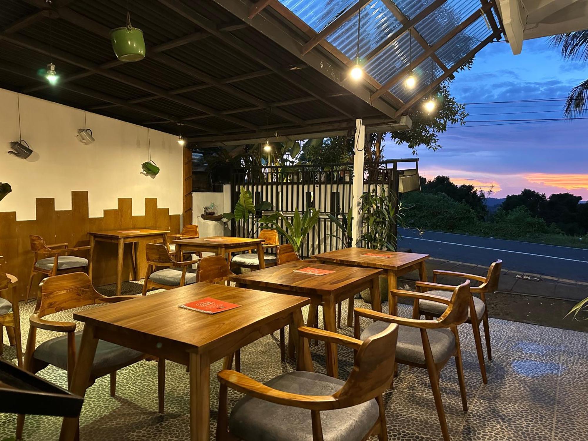Dong Paloh Hostel Munduk エクステリア 写真