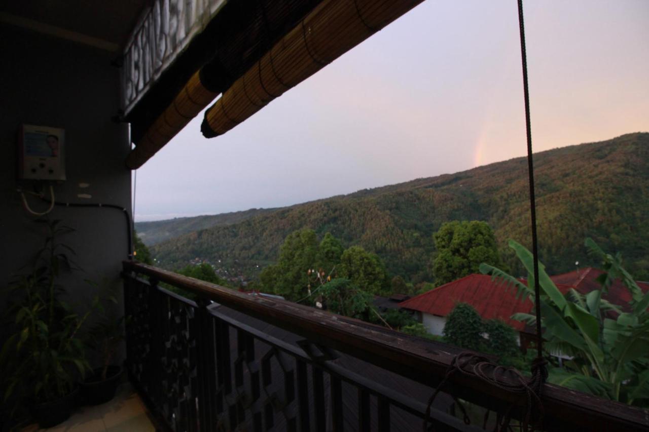 Dong Paloh Hostel Munduk エクステリア 写真