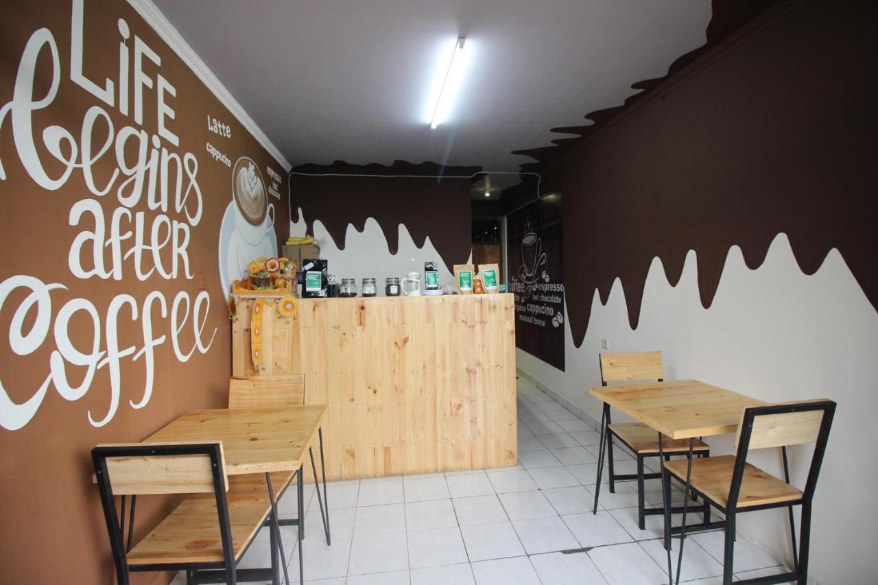 Dong Paloh Hostel Munduk エクステリア 写真